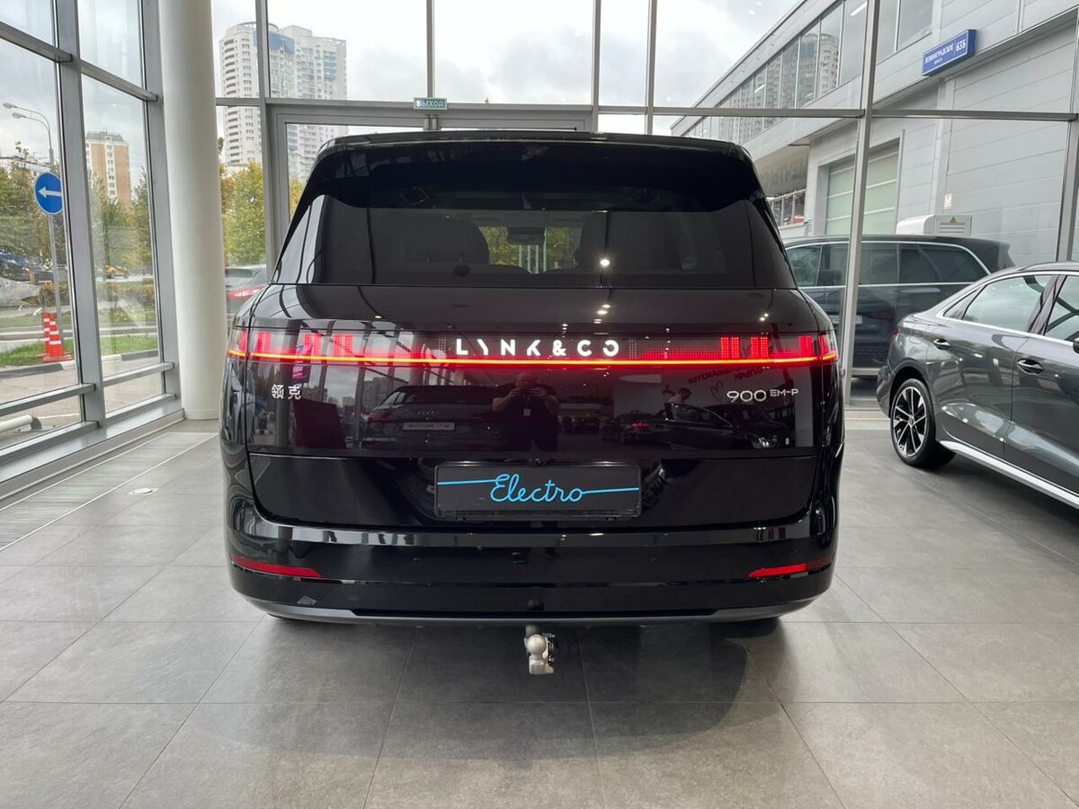 Lynk & Co 900