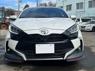 2022 Toyota Yaris IV, белый, 970000 рублей, вид 2