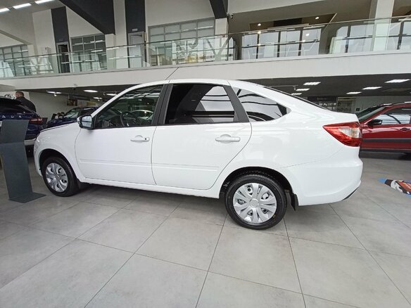 2026 Lada (ВАЗ) Granta I Рестайлинг, белый - вид 1