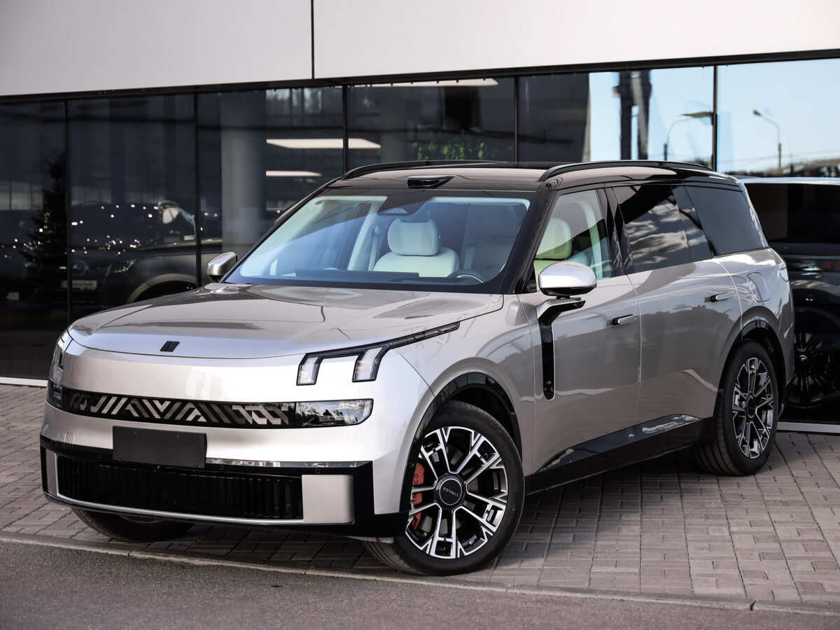 Lynk & Co 900