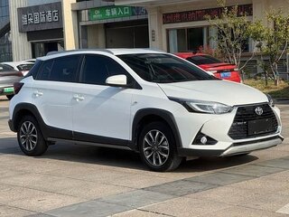 2023 Toyota Yaris L X XP150 Рестайлинг, белый, 1197000 рублей, вид 3