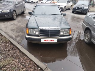 1991 Mercedes-Benz W124 230, зелёный, 300000 рублей, вид 1