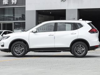 2025 Nissan X-Trail III Рестайлинг, белый, 2250000 рублей, вид 4