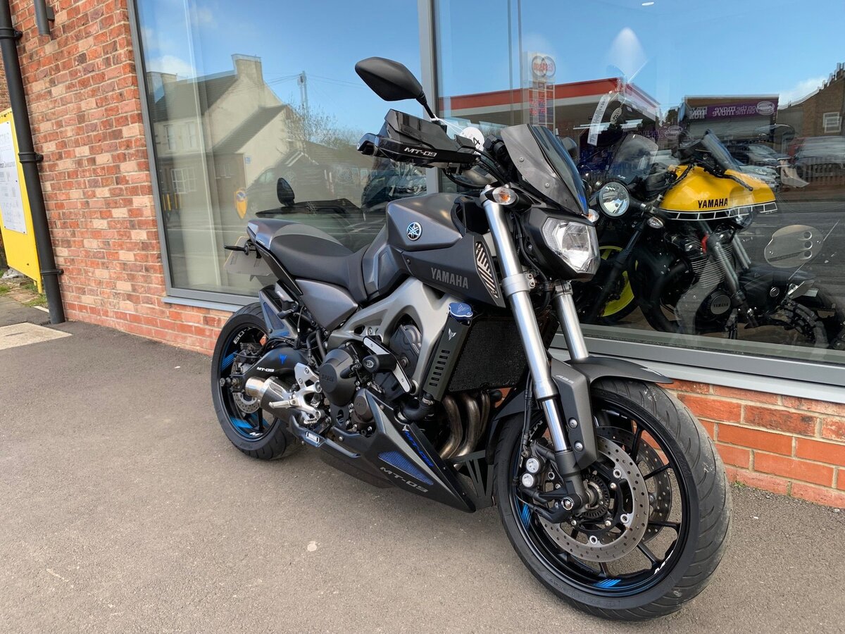 Yamaha MT-09 (FZ-09)