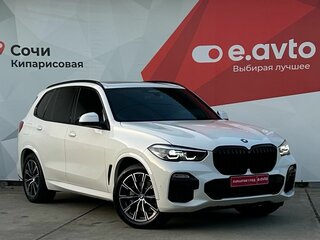 2023 BMW X5 40i IV (G05/G18), белый, 5750000 рублей, вид 3