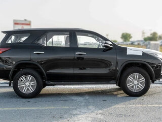 2025 Toyota Fortuner II Рестайлинг, белый, 5600000 рублей, вид 4