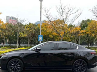 2023 Mazda 3 Axela IV (BP), чёрный, 1790000 рублей, вид 3