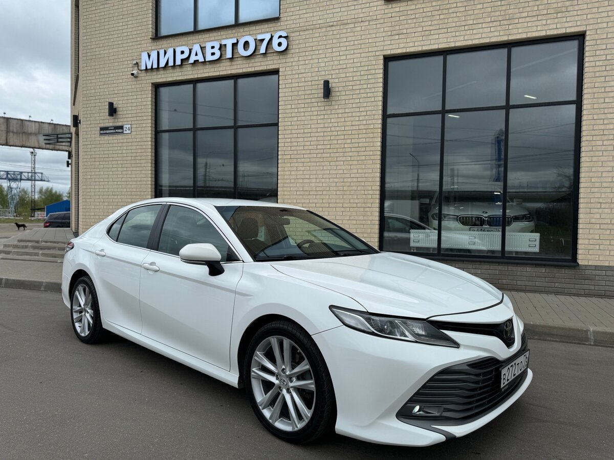 Toyota Camry VIII (XV70)