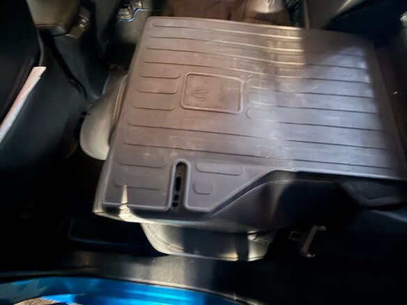 2019 Toyota Prius IV Рестайлинг (XW50), синий, 2600000 рублей - вид 10