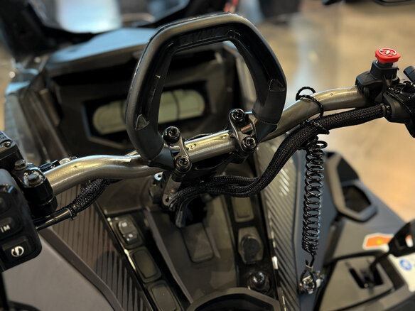 2025 BRP Lynx Commander 900, чёрный, 3100000 рублей - вид 2