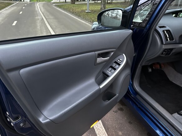 2009 Toyota Prius III (XW30), синий, 1300000 рублей - вид 16