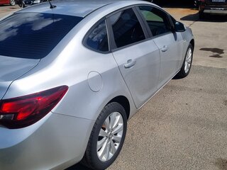 2014 Opel Astra J Рестайлинг, серебристый, 725000 рублей, вид 5