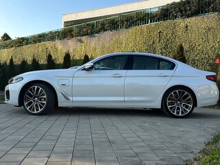 2021 BMW 5 серии 530e xDrive VII (G30/G31/G38) Рестайлинг, белый, 4600000 рублей, вид 5