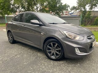2013 Hyundai Solaris I, чёрный, 790000 рублей, вид 2