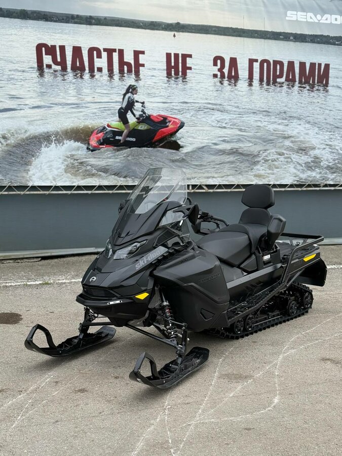 BRP Ski-Doo Expedition 900