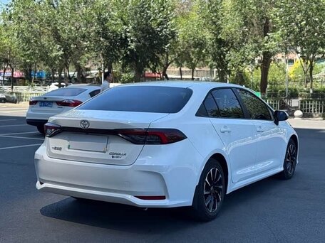 2026 Toyota Corolla XII (E210) Рестайлинг 2, белый, 3310000 рублей, вид 4