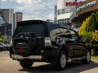 2017 Mitsubishi Pajero IV Рестайлинг 2, чёрный, 2748000 рублей, вид 4