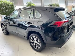 2025 Toyota RAV4 V (XA50), чёрный, 4699000 рублей, вид 4