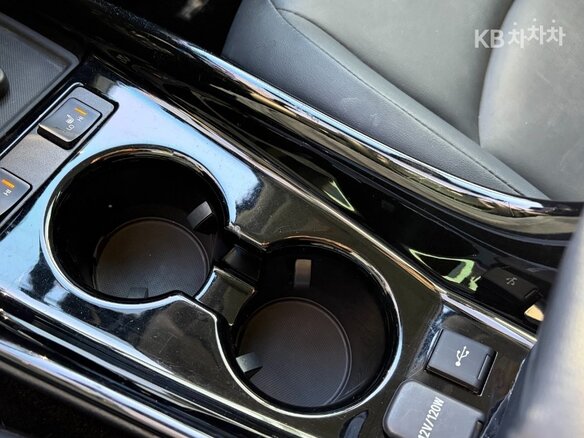 2022 Toyota Prius IV Рестайлинг (XW50), белый, 1851099 рублей - вид 19