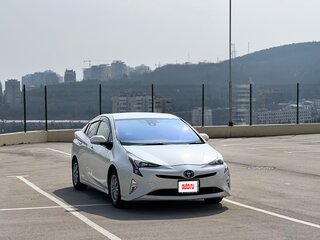 2016 Toyota Prius IV (XW50), белый, 1500000 рублей, вид 1
