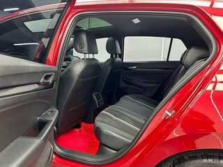 2022 Volkswagen Golf VIII, красный, 1800000 рублей, вид 4