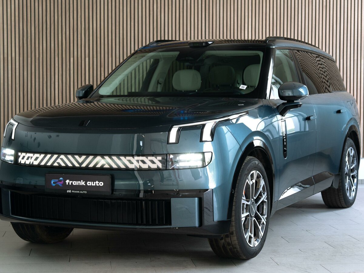 Lynk & Co 900