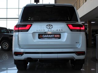 2026 Toyota Land Cruiser 300 Series, белый, 15650000 рублей, вид 5