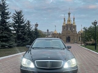 2002 Mercedes-Benz S-Класс 430 IV (W220) Рестайлинг, чёрный, 750000 рублей, вид 1