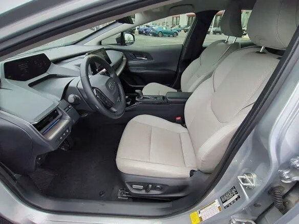 2024 Toyota Prius PHV V (XW60), серебристый, 4210000 рублей - вид 12