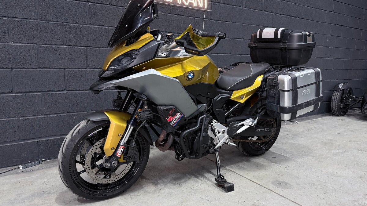 BMW F 900 XR