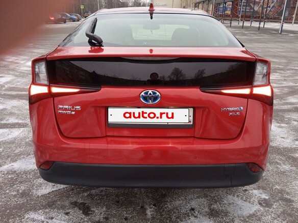 2019 Toyota Prius IV Рестайлинг (XW50), пурпурный, 2500000 рублей - вид 14