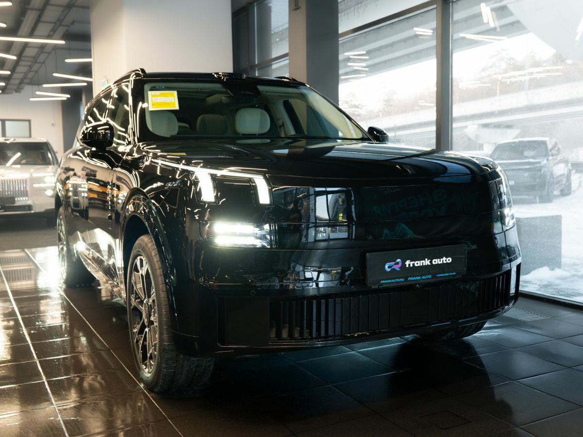 Lynk & Co 900