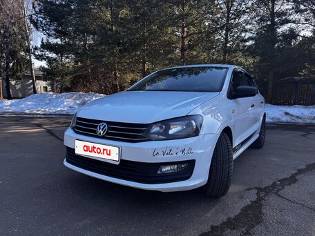 Купить б/у Volkswagen Polo V Рестайлинг 1.6 AT (110 л.с.) бензин