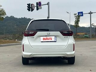 2022 Honda Fit IV Рестайлинг, белый, 990000 рублей, вид 5