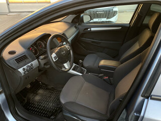 2011 Opel Astra H Рестайлинг, серебристый, 595000 рублей, вид 3