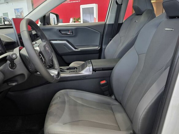 2026 Toyota RAV4 VI (XA60), чёрный, 5090000 рублей - вид 9