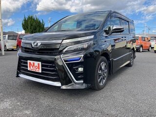 2020 Toyota Voxy III (R80) Рестайлинг, чёрный, 1983888 рублей, вид 1