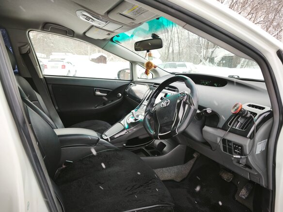 2010 Toyota Prius III (XW30), белый, 940000 рублей - вид 5