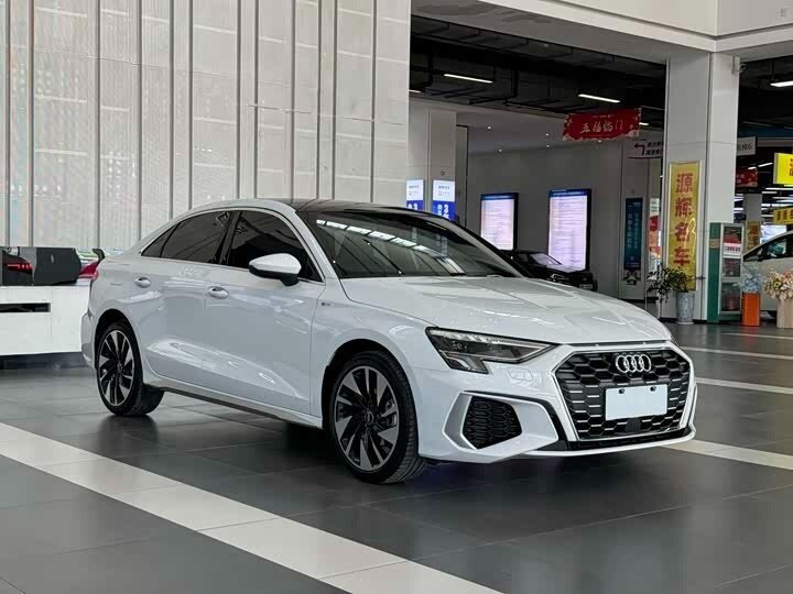 Audi A3 35 TFSI Long IV (8Y)