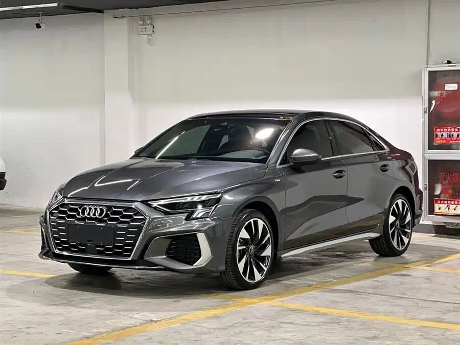 Audi A3 35 TFSI Long IV (8Y)