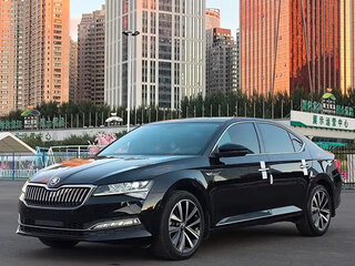 2022 Skoda Superb III Рестайлинг, чёрный, 1871027 рублей, вид 1