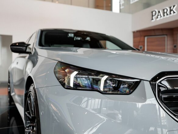 2025 BMW M5 VII (G90), серый, 20890000 рублей - вид 6