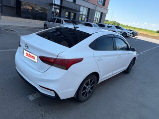 2017 Hyundai Solaris II, белый, 750000 рублей, вид 4