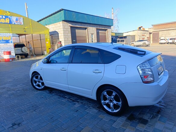 2008 Toyota Prius II Рестайлинг (XW20), белый, 800000 рублей - вид 3