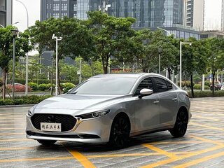 2021 Mazda 3 IV (BP), серебристый, 1480000 рублей, вид 3