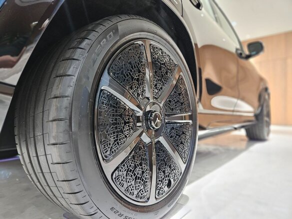 2025 Mercedes-Benz Maybach GLS 600 I Рестайлинг, чёрный, 37790000 рублей - вид 3