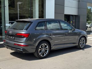 2025 Audi Q7 45 TFSI II (4M) Рестайлинг 2, серый, 10900000 рублей, вид 4
