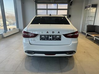 2026 Lada (ВАЗ) Vesta I Рестайлинг (NG), белый, 1660420 рублей, вид 4