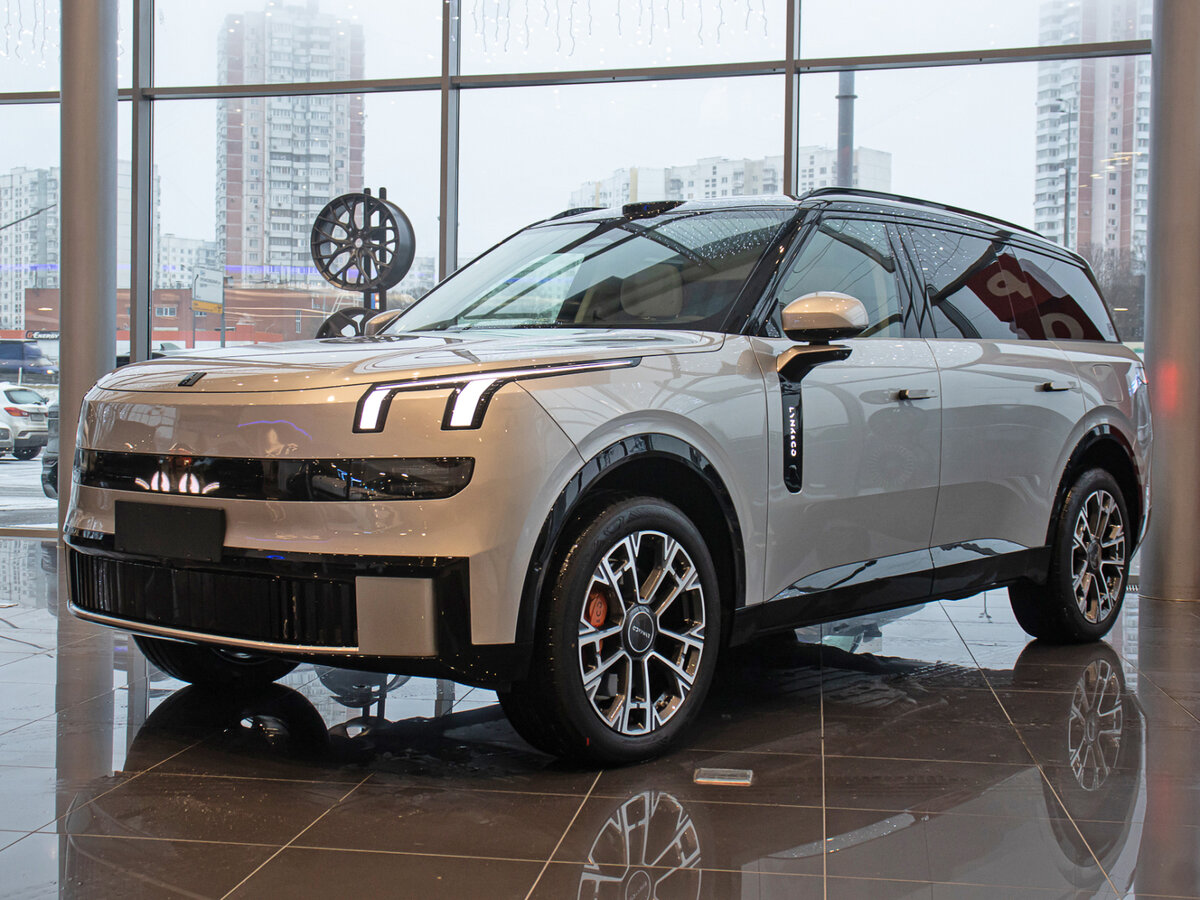 Lynk & Co 900