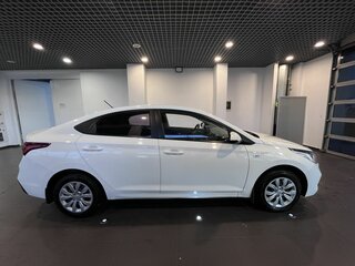 2018 Hyundai Solaris II, белый, 745000 рублей, вид 2